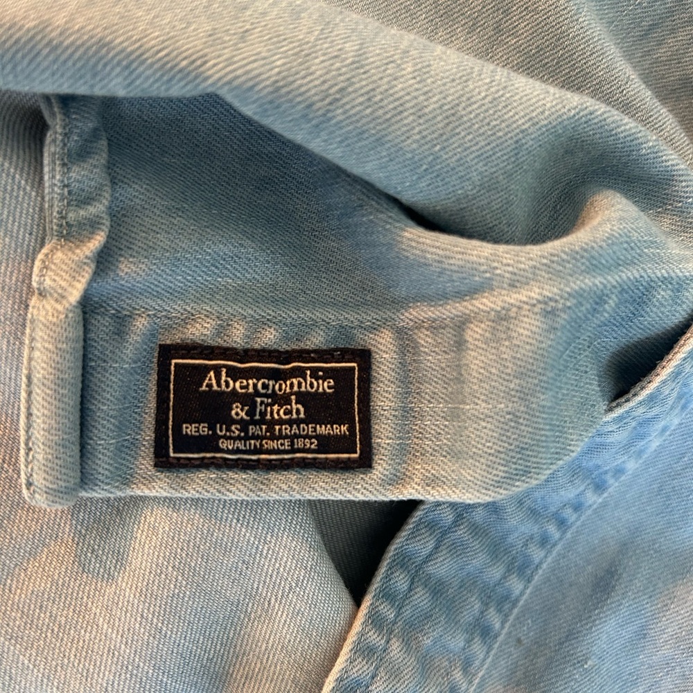 NWOT Abercrombie & Fitch Baby Blue Denim Long Sleeve Button Down - Picture 4 of 4